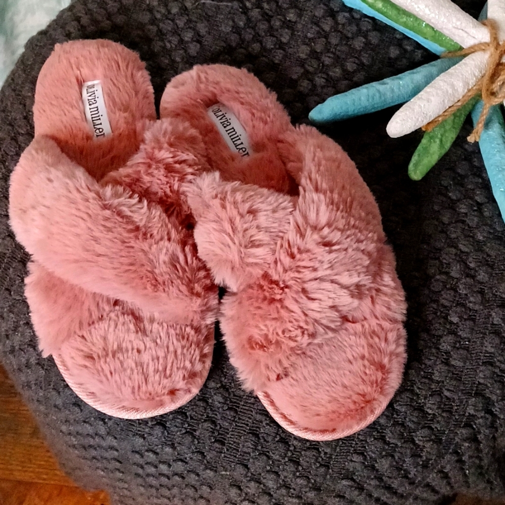 Olivia Miller fuzzy  slippers in salmon